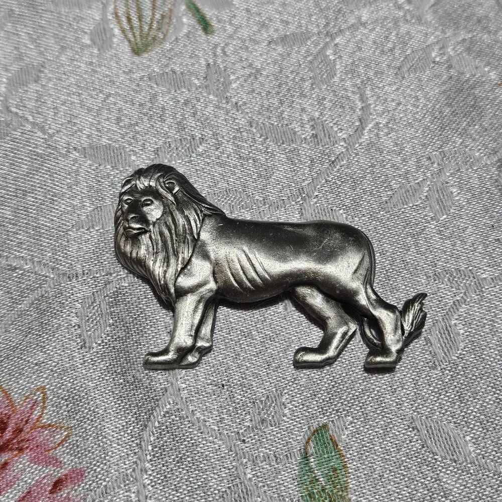 vintage lion silver tone brooch